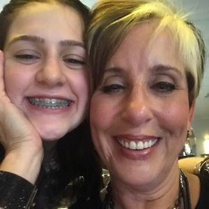 Meet your Posher, Joni